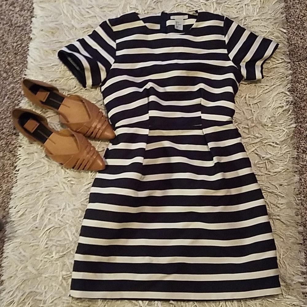 ❤ H&M Cream and Navy Pleated Striped dress ❤